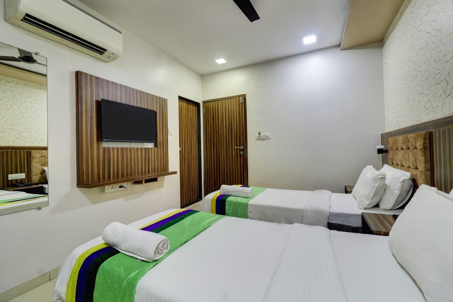 Hotel Blue Terminal Мумбай Екстериор снимка