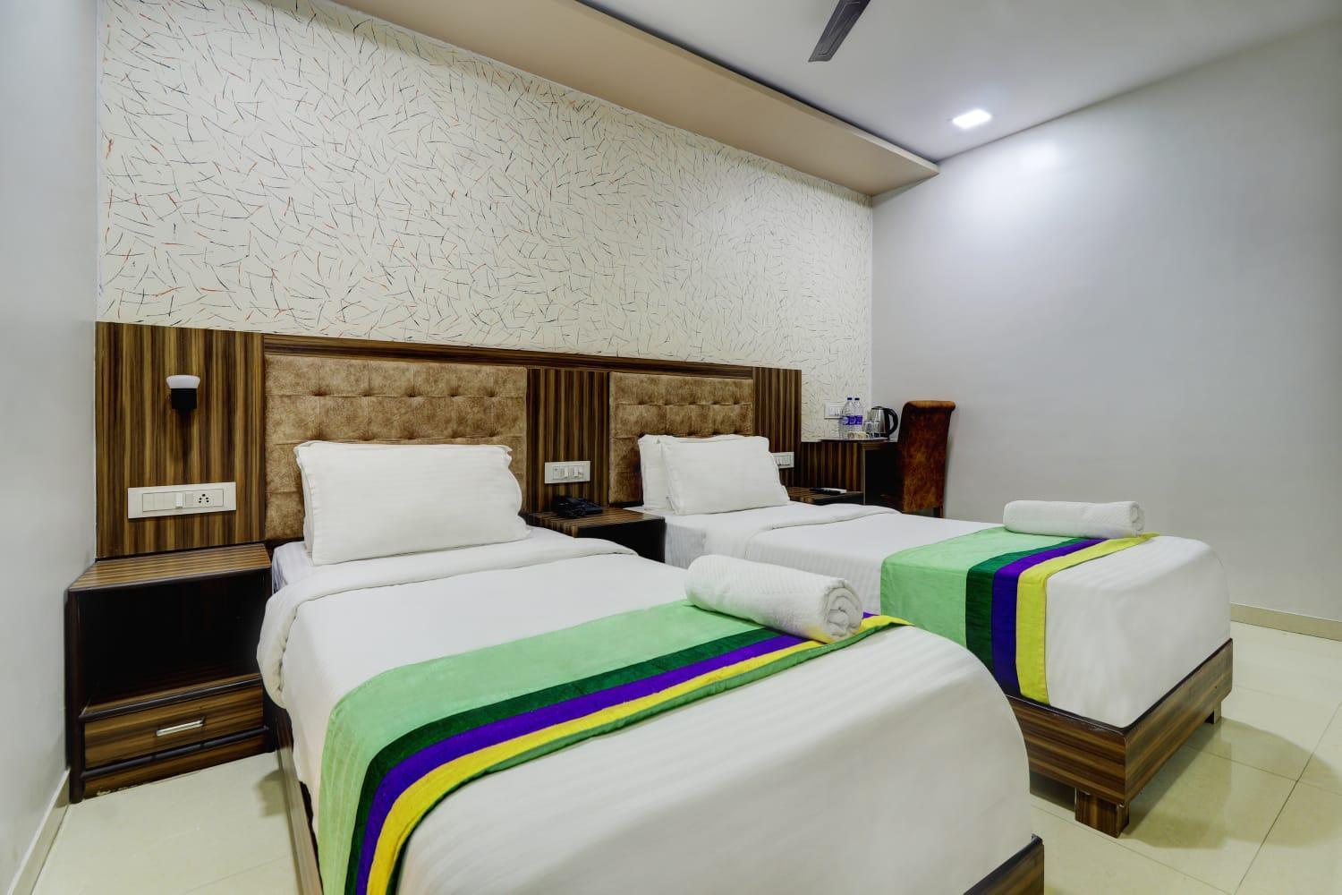 Hotel Blue Terminal Мумбай Екстериор снимка