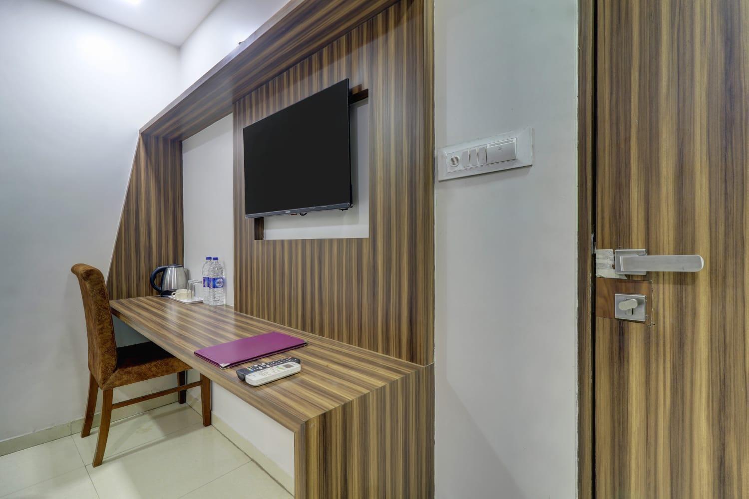 Hotel Blue Terminal Мумбай Екстериор снимка