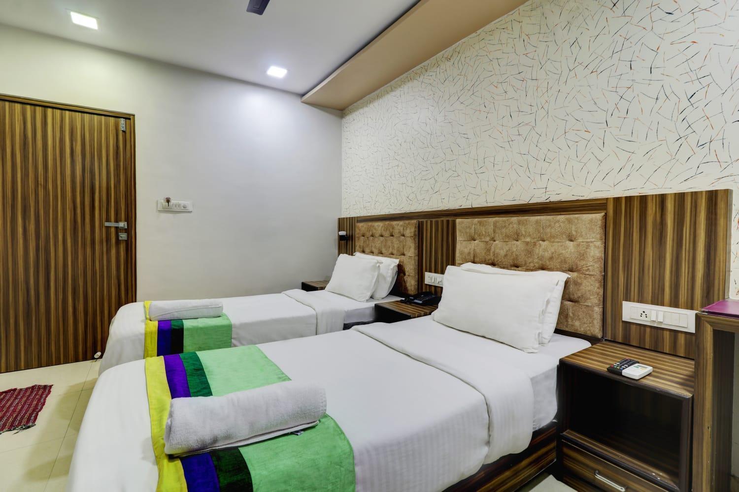 Hotel Blue Terminal Мумбай Екстериор снимка
