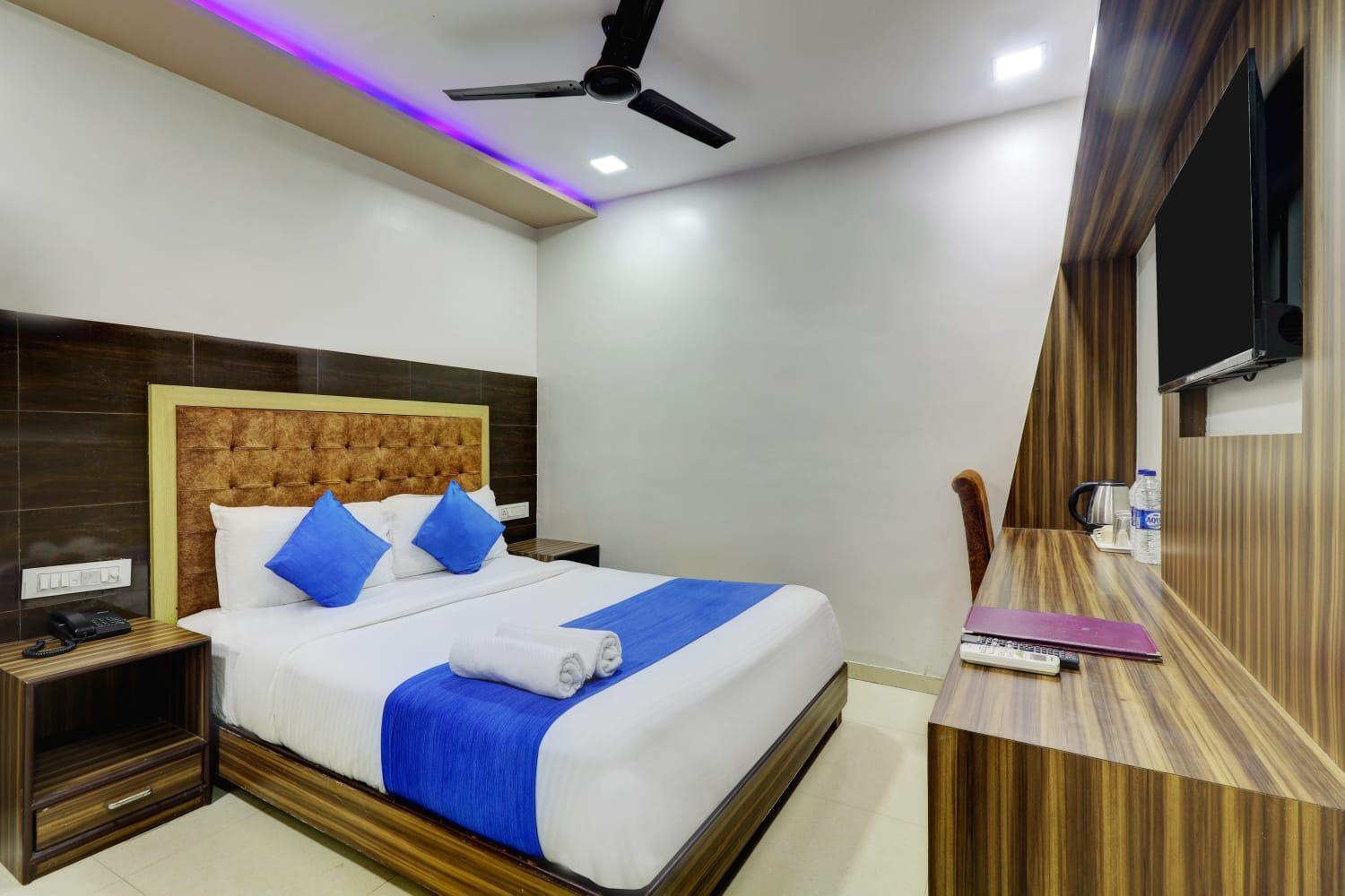 Hotel Blue Terminal Мумбай Екстериор снимка