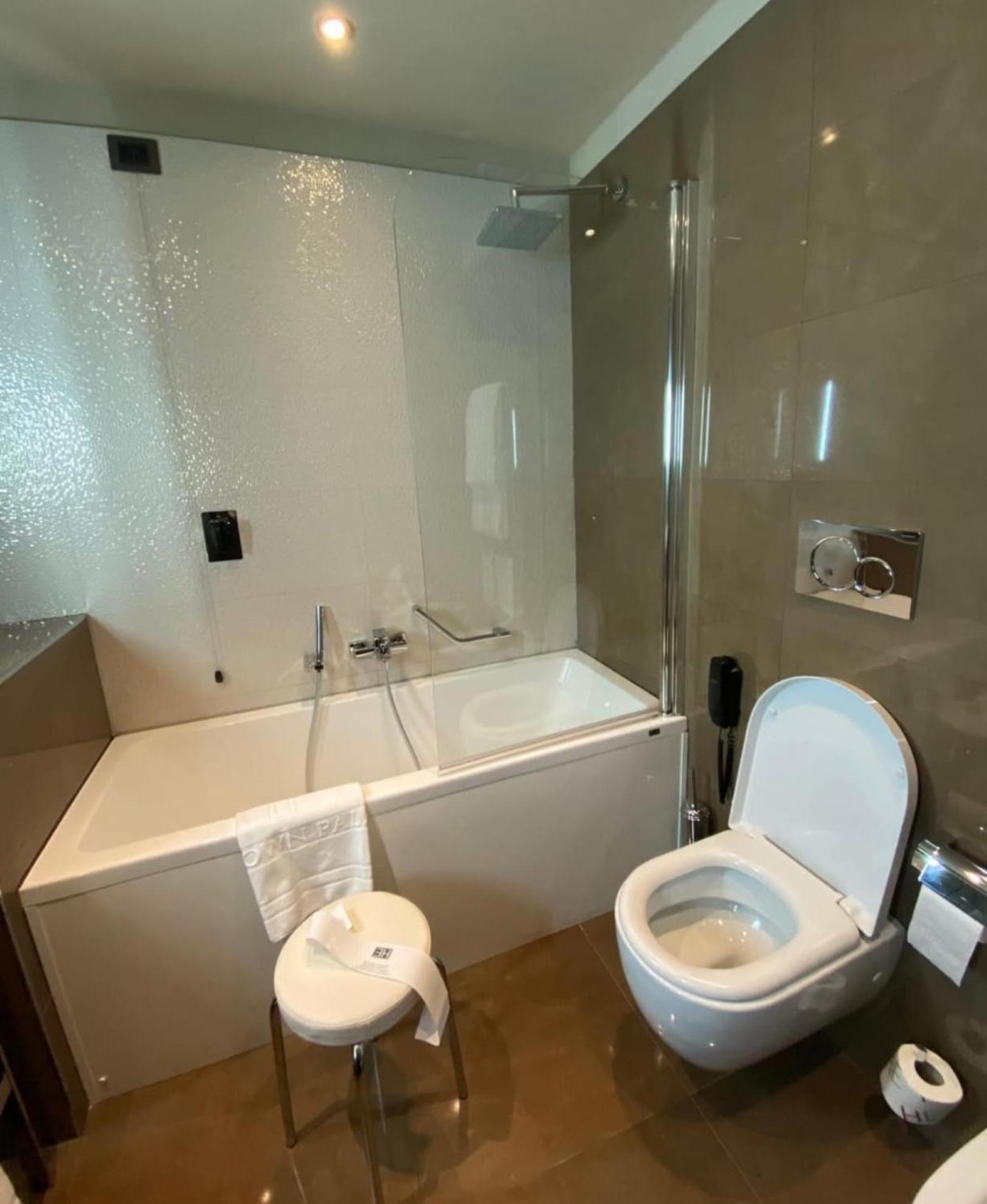 Hotel Blue Terminal Мумбай Екстериор снимка
